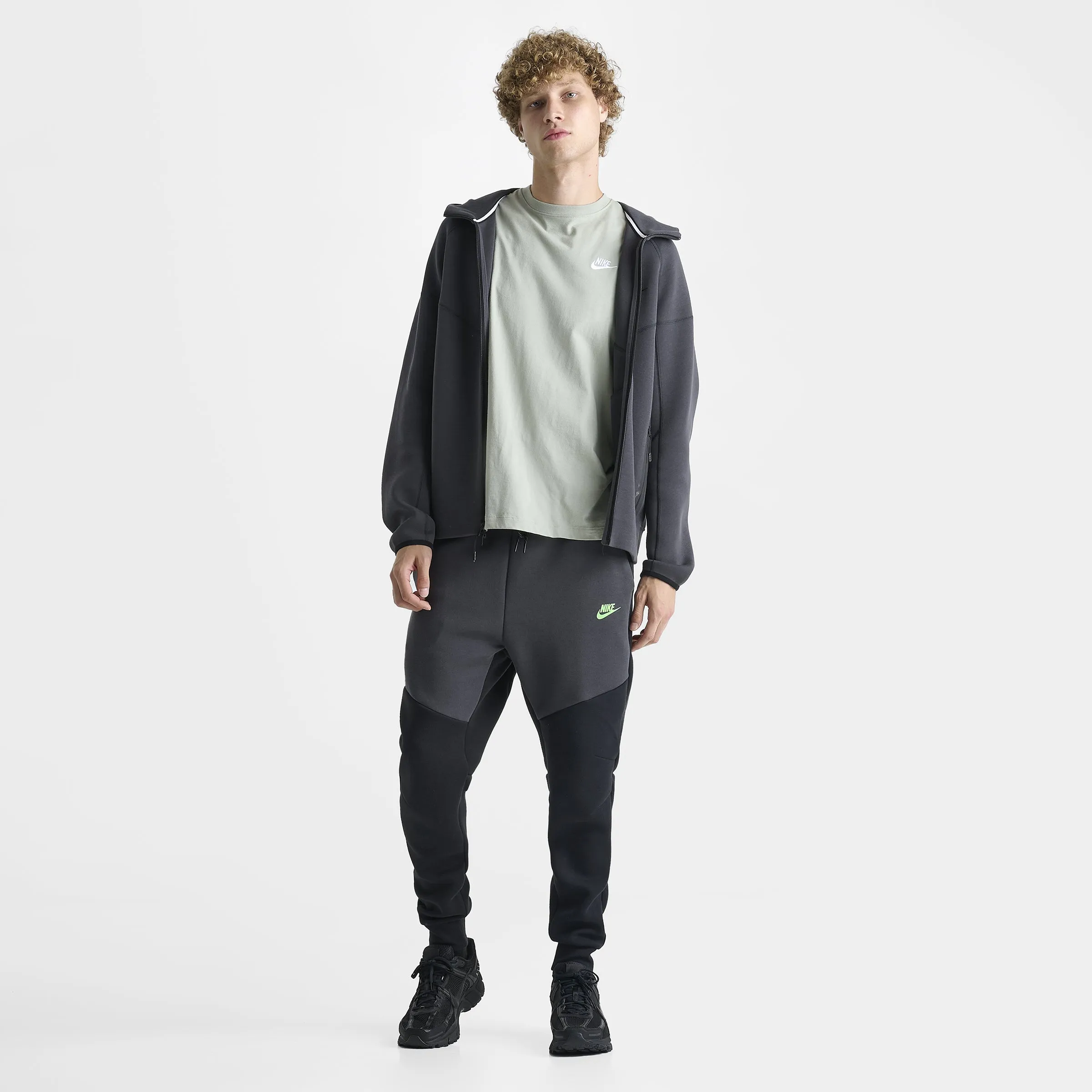 Nike Sportswear Tech Fleece Jogger Black / Anthracite / Green Strike