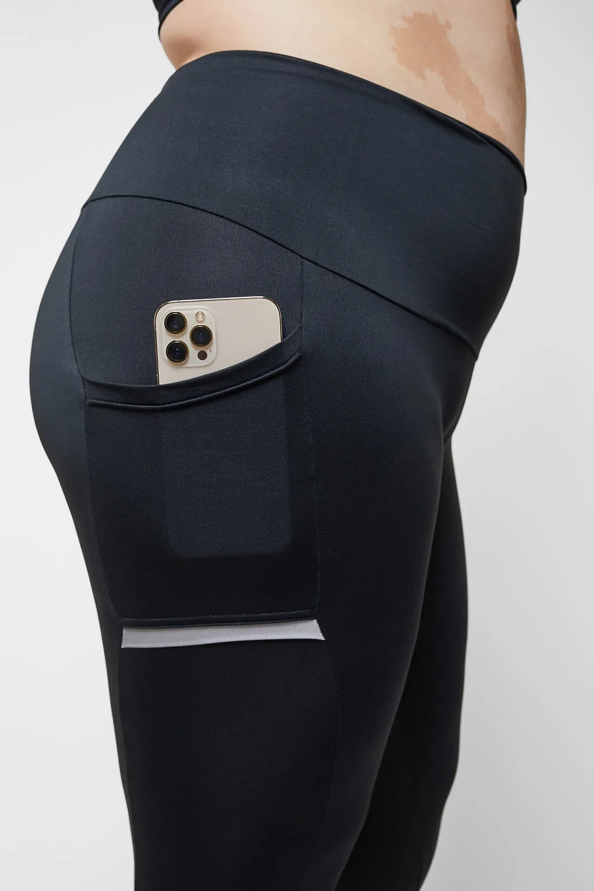 Reflective Side Pocket Leggings with Thermal Brushed Fabric Black